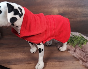 Hundebademantel für Entspannung nach dem Badespaß in Rot