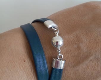 Double magnet clasp blue leather bracelet