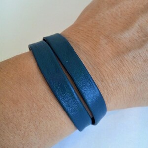 Bracelet double en cuir d'agneau bleu canard fermoir aimant image 2