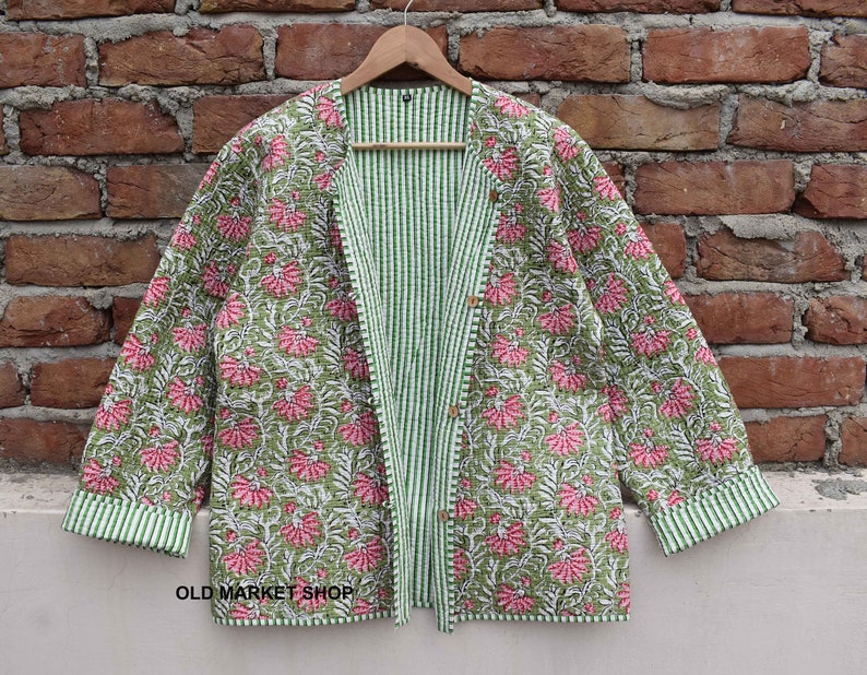 Cotton quilted reversible fashion jacket coat Floral kantha women girls jacket winter summer bohemian long short coat boho bridesmaid gift Green & Red flower