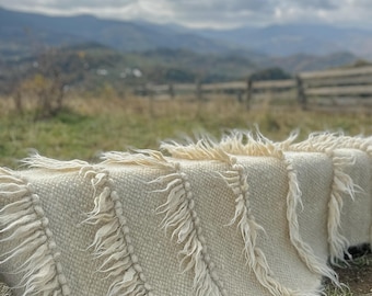 Ręcznie robiony wełniany dywan: narzuta na łóżko w stylu karpackim, rozmiar king size