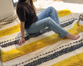 Dywan ręcznie robiony ze 100% wełny owczej w odcieniach żółci i czerni