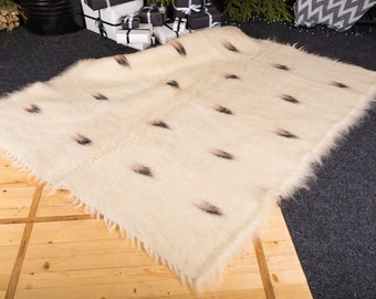 Handmade Wool Area Rug: Soft Woven Accent Rug