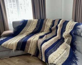 Ręcznie robiony koc ze 100% wełny owczej w odcieniach niebieskiego