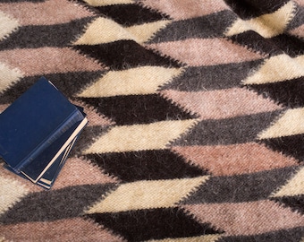 Geometric Handwoven Wool Rug: 6x9 Natural Sheep Wool Carpet