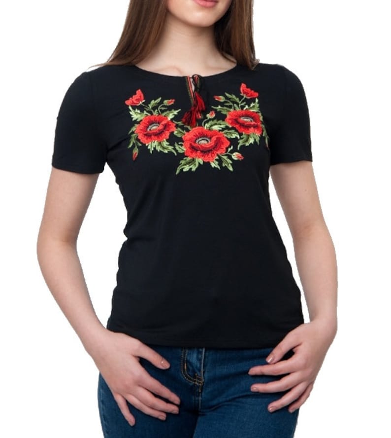 Damen Schwarzes T Shirt Bestickt Mit Roten Rosen Mit Einem Etsy