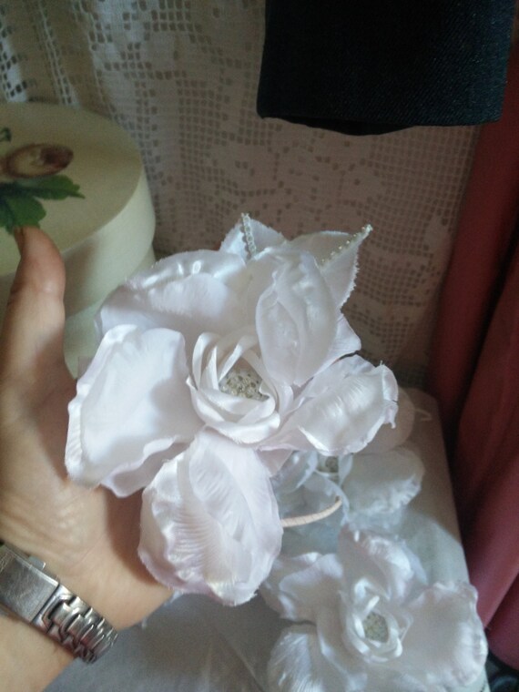 4 Large, white colored wedding silk flowers, vint… - image 3