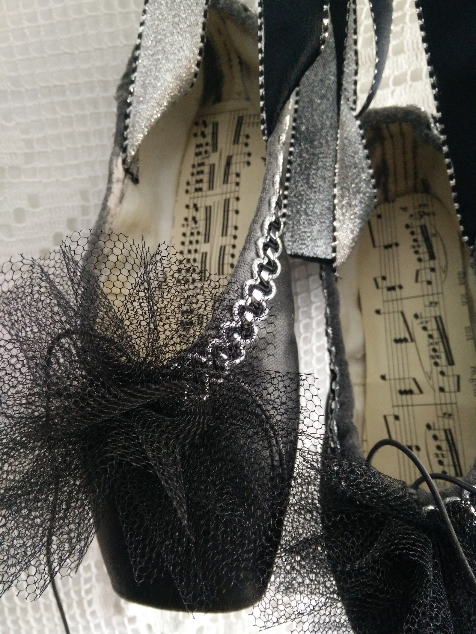 black vintage used, distressed pointe shoes, balerina shoes, ballet shoes, shabby chic, brocante, boudoir style, french chic, gu