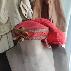 Ohh genie , vintage theater hat with metal braid , ca 1930-60 made, antique opera costume, costume hat