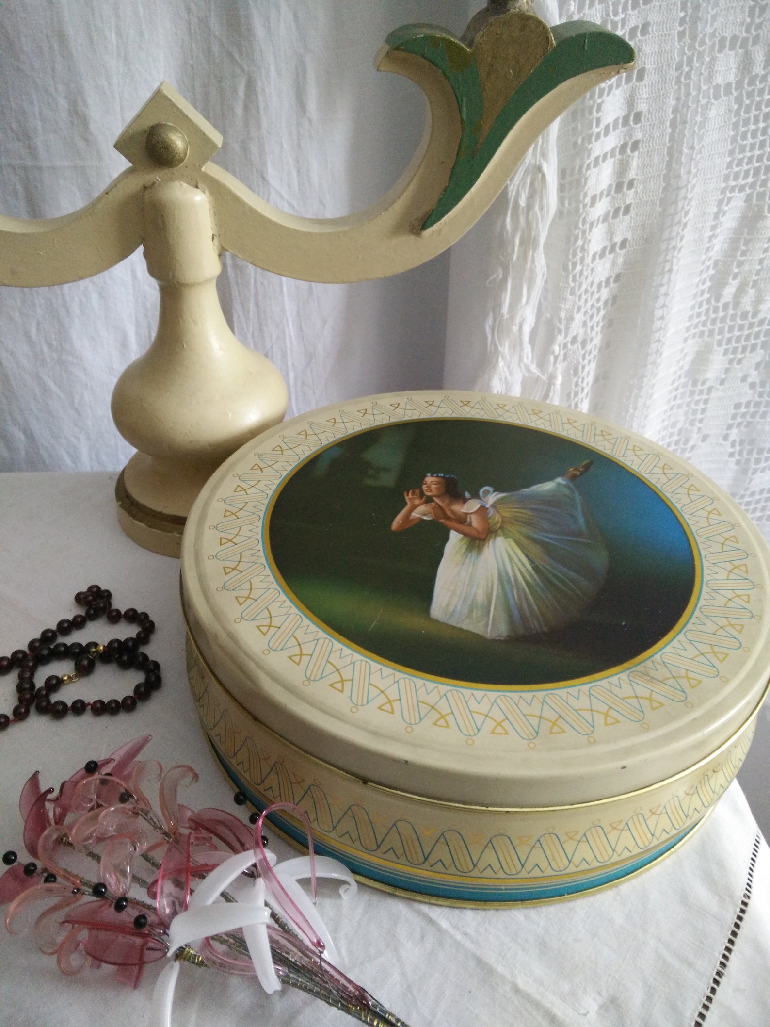 vintage ballerina tin, ballet dancer tin box, tutu, pointe shoes, prima ballerina, vintage tin box, brocante, boudoir, french ch