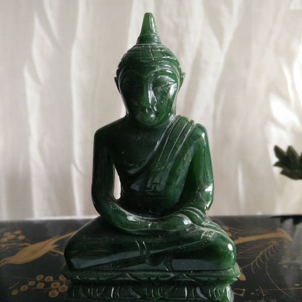 Nephrite Jade Thai Buddha, Buddha aus Thailand, emeraldbuddha, smaragdbuddha, echt Jade, handgeschliffen, vintage