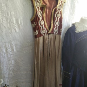 Sehr altes ungarischen Stil Theater Kleid, Opernkostüm, Vintage Bühnenkostüm, Boudoir, Brocante, Shabby Chic Dekor