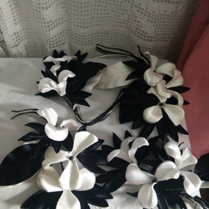 4 Large,black and white colored silk flowers, vintage millinery flowers, ansteckblumen, hat flowers, shabby chic, brocante, French chic