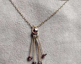 Tiny 50s garnet necklace, Modernist, gilded?