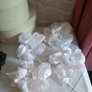 4 Flores de seda de boda grandes, de color blanco, flores de sombrerería vintage, ansteckblumen, flores de sombrero, shabby chic, brocante, french chic