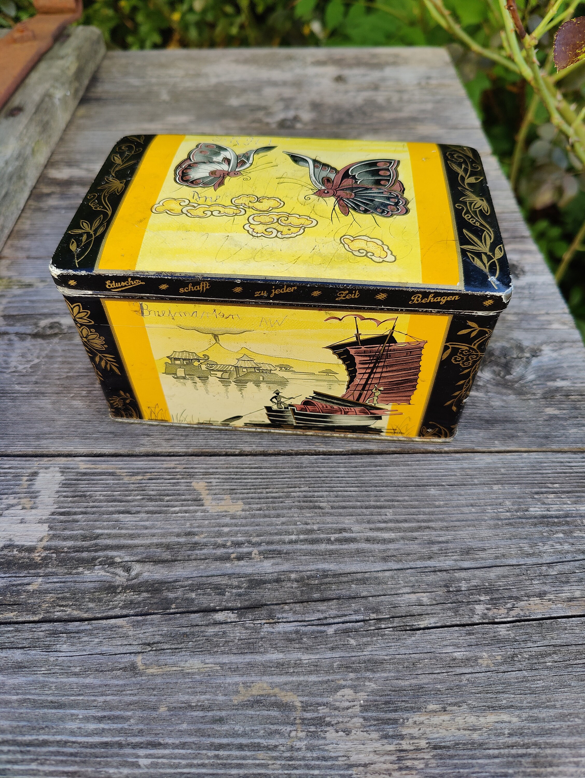 vintage, art deco edusho tin box, old, butterflies, dschunke, geisha