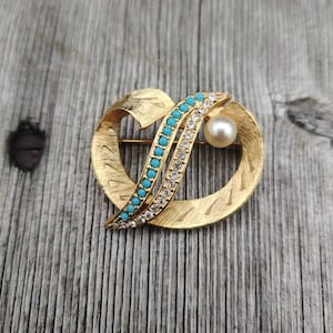 Vintage sphinx brooch, model 9726 60s, gold tone brooch