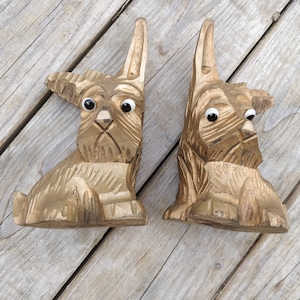 2 cute antique scottish Terrier carvings with Glass eyes, golden