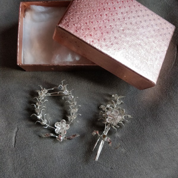 2 myrtle boutonnieres, german myrtle lapel Pins in original box, groom, feather of the bride, ca 1940, wedding brooch, silver wedding