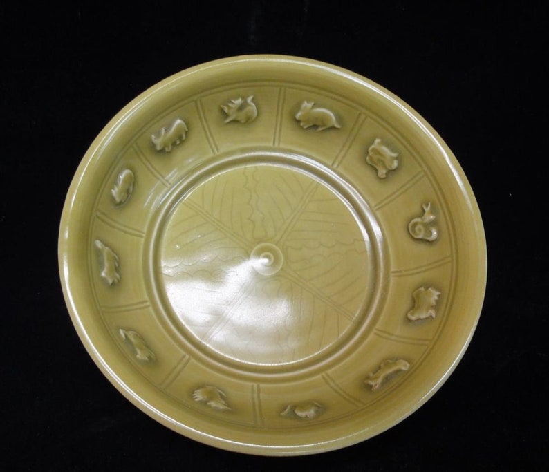 Rare Old Chinese 12 Animals Carving Yellow Glaze Porcelain Bowl Good Condition!