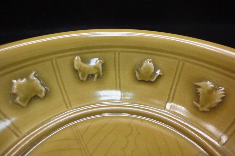 Rare Old Chinese 12 Animals Carving Yellow Glaze Porcelain Bowl Good Condition!