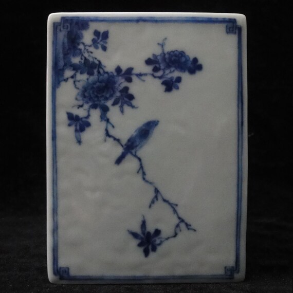 Chinese Blue and White Porcelain Hand-Painted Flowers Plate w Qianlong Mark