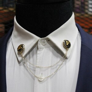 Broche de cadena personalizado, Pin de cuello de letra Hombre, Pin de cadena de camisa, Broche hecho a mano, Regalo para él, Accesorio de hombre, Joyería de hombre, Regalo de hombre