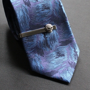 Clip de corbata con figura de calavera, barra de corbata hecha a mano, hombres de clip de corbata, alfiler de corbata de boda, regalo para él, accesorio de hombre, regalo de padre papá hombre