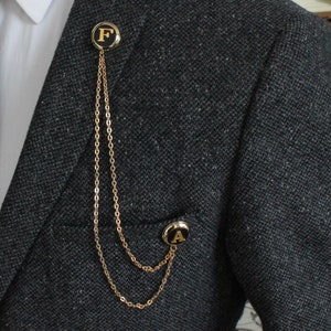 Broche de cadena para chaqueta con inicial personalizado, prendedor de solapa hecho a mano con letra personalizada, regalo para hombre, accesorio de joyería para boda.