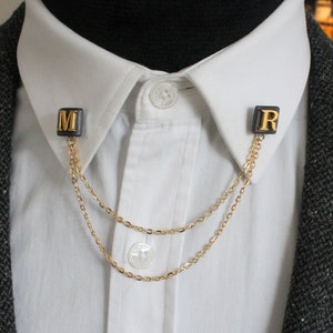 Broche de collar con letra personalizada, broche de cadena personalizado, broche de solapa hecho a mano para camisa, regalo para hombres, mujeres y padrinos de boda, accesorio de joyería para bodas.