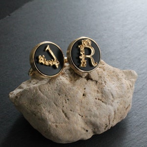 Abotoaduras com iniciais personalizadas, abotoaduras com letras feitas à mão, joias masculinas com design exclusivo, presentes para ele, acessório de casamento, padrinhos, presente para o pai