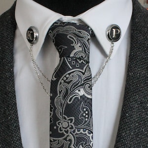 Broche de corrente personalizado, broche de colarinho com letras para homens, broche de corrente para camisa, broche feito à mão, presente para ele, acessório masculino, joias masculinas, presente masculino