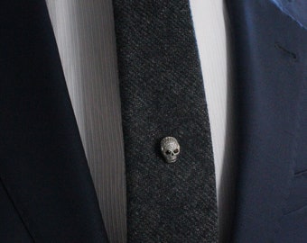 Tête de mort cravate avec chaîne, pince à cravate, pince à cravate, design unique fait à la main, bijoux de mariage pour hommes, cadeau pour lui mari, cadeaux homme papa