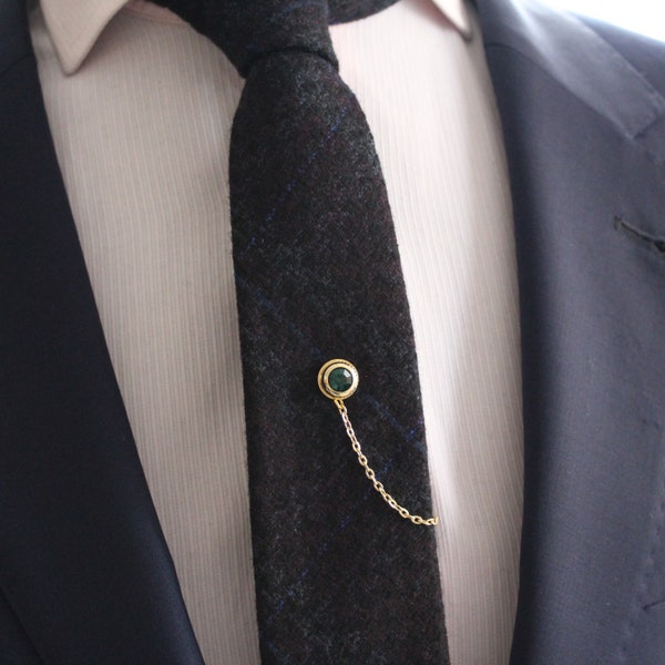 how to wear a chain with a tie