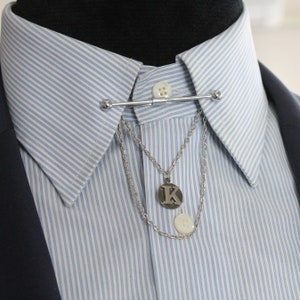Alfiler de cuello de camisa con letras de color plateado, alfiler de cuello de letra personalizado, barra de cuello hecha a mano, regalo para hombre, padrinos de boda de joyería para hombres