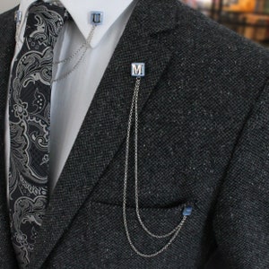 Pin de solapa con letra personalizada, broche de cadena personalizado, solapa hecha a mano para chaqueta, regalo para hombre, accesorio de joyería para padrinos de boda.