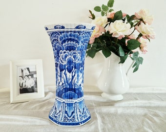 Vintage delftblue ribbed octagonal vase - De Porceleyne Fles - royal delft - Delft - the Netherlands - Holland -1975