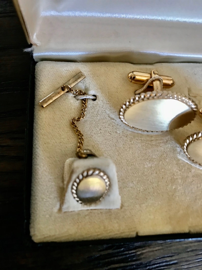 Ready to be personalized! Vintage 1970s Anson 12k GF Oval Cuff Links and Tie Holder New in Box