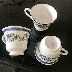 Vintage Royal Doulton English Bone China, venezianisch gemustert 1975, Drei Teetassen Made in England, schicker antiker Look