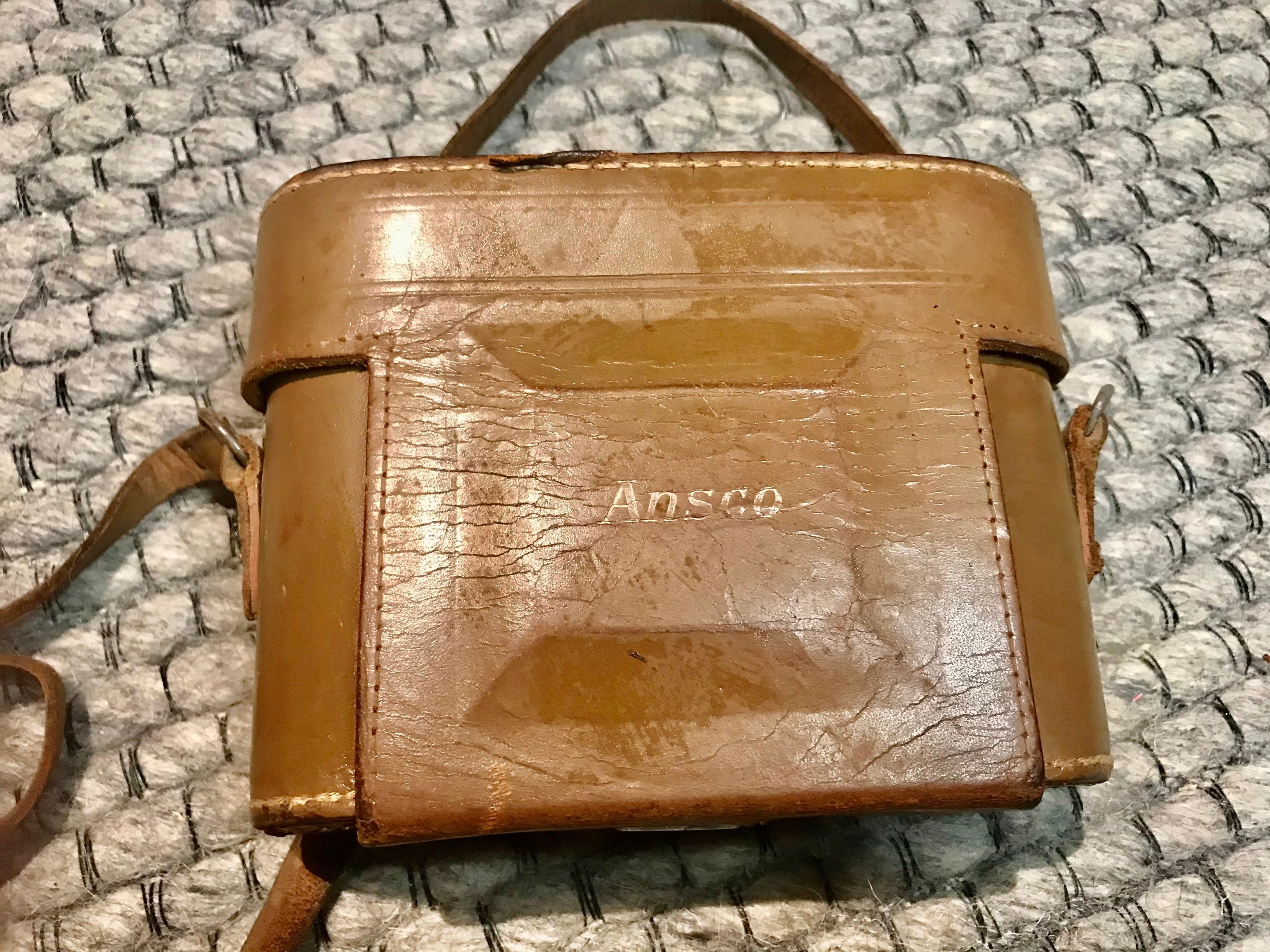 Ancien appareil photo AGFA BOX 1933 avec sacoche box camera mit