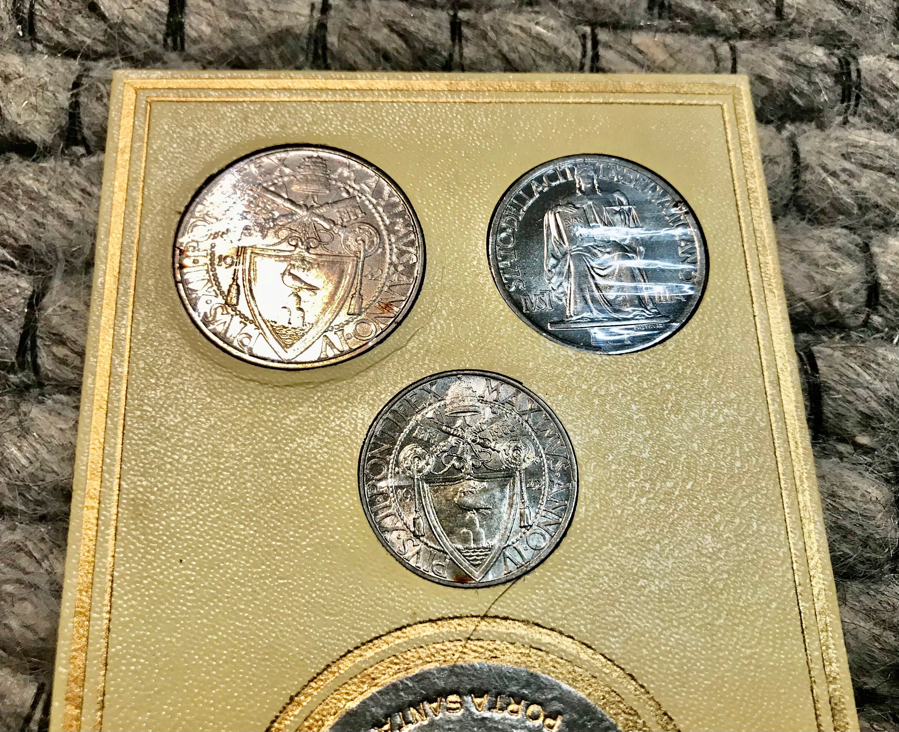 1950年発行のバチカン聖人記念冊子（ピウス12世教皇、第二次世界大戦の