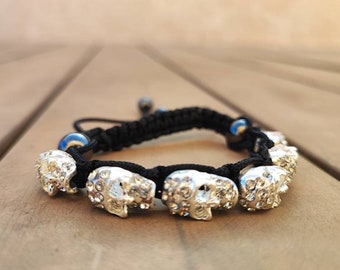 Pulsera de tejido Macramé con cuentas de calavera