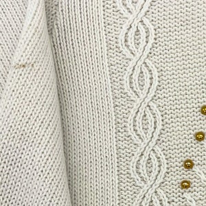 White cream cardigan cable knit french vintage 70s/80s golden pearls button down Size M/L image 2