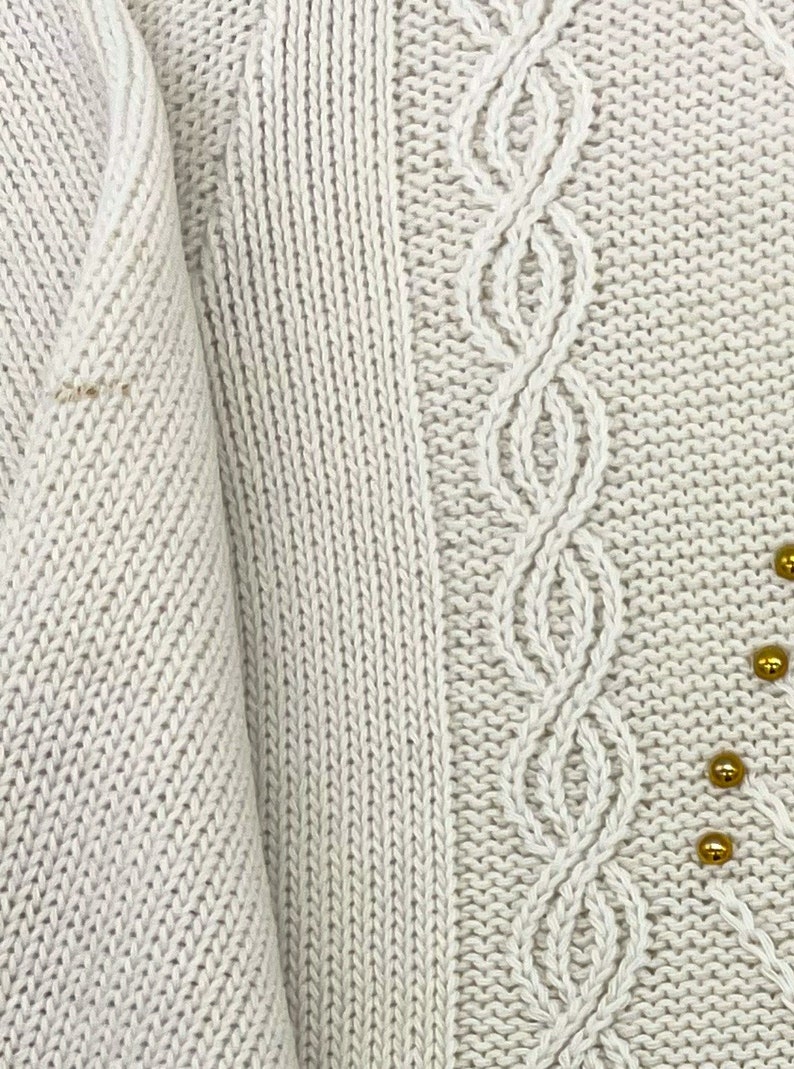 White cream cardigan cable knit french vintage 70s/80s golden pearls button down Size M/L image 2