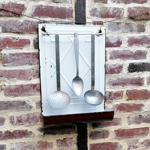 White enamelled utensil holder, Enameled utensil holder, enamelled ladle holder, enamelled kitchen support, 1950s, Made in France