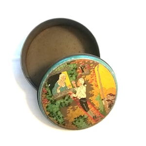 1930s/40s round metal box, tin box, cake box, vintage metal box, vintage cake box, round metal box, iron box