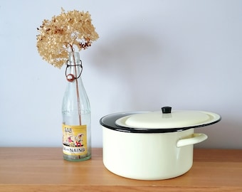 Marmitte émaillée jaune, ancienne marmitte émaillée, pot émaillé, enamelled pot, Mid century