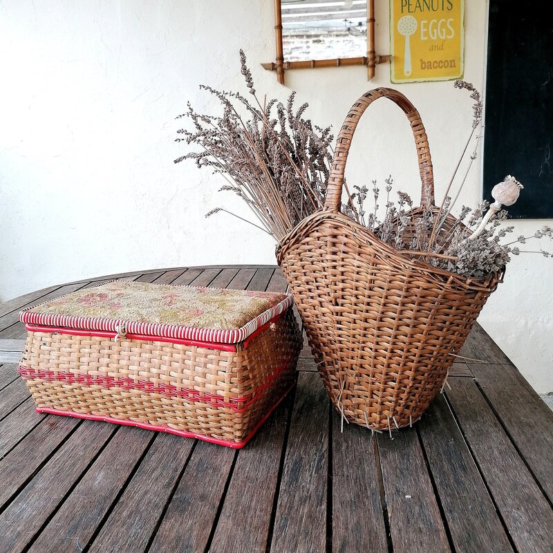Panier en rotin et scoubidou vintage