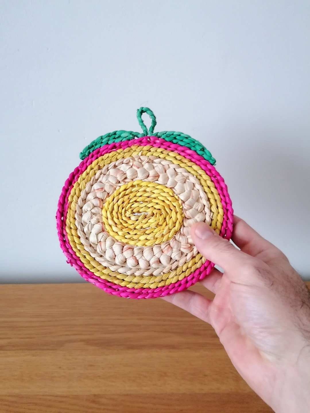 Round Trivet in Vintage Raffia, Retro Straw Trivet, Dessert Dish