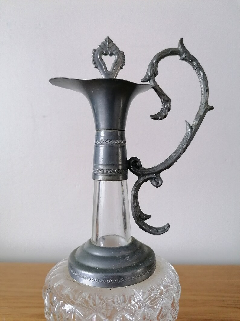 Aiguière en verre et étain ciselé, carafe à décanter, carafe ancienne image 4